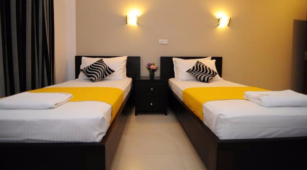 Hotel Shanelo Negombo Bagian luar foto