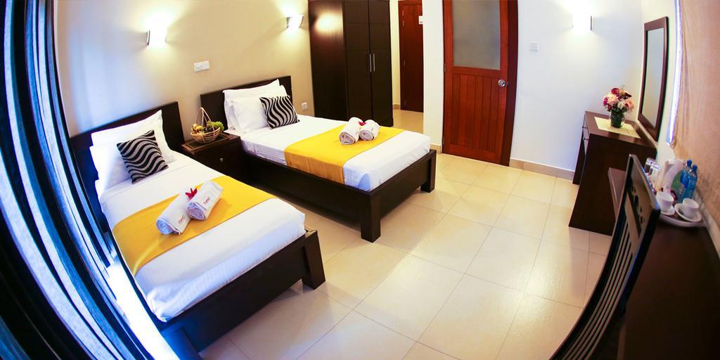 Hotel Shanelo Negombo Bagian luar foto