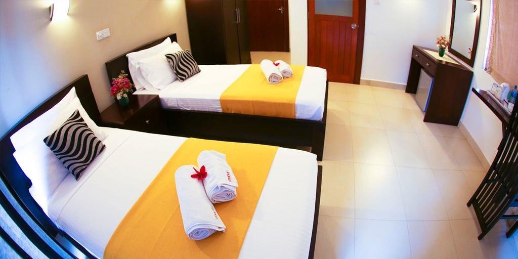 Hotel Shanelo Negombo Bagian luar foto